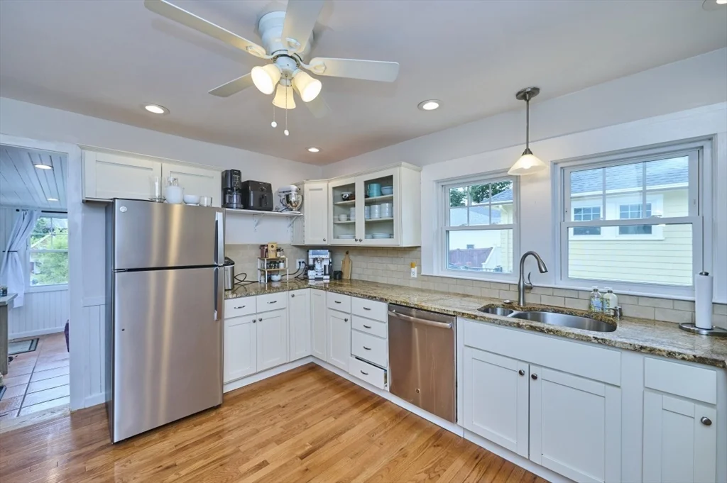 2 bed, 2 bath apartment for rent at 41 Lynde Ave, Melrose — photo 5 of 27