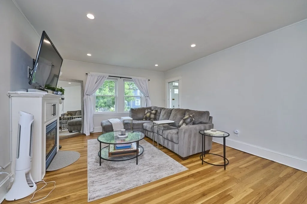 2 bed, 2 bath apartment for rent at 41 Lynde Ave, Melrose — photo 9 of 27