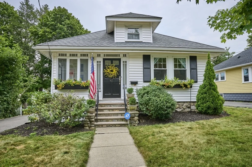 2 bed, 2 bath apartment for rent at 41 Lynde Ave, Melrose