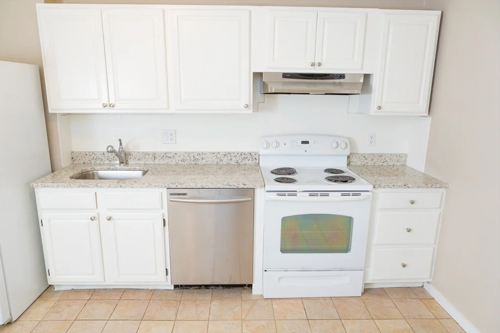 3 bed, 1 bath apartment for rent at 41 Marion, East Boston — photo 2 of 19