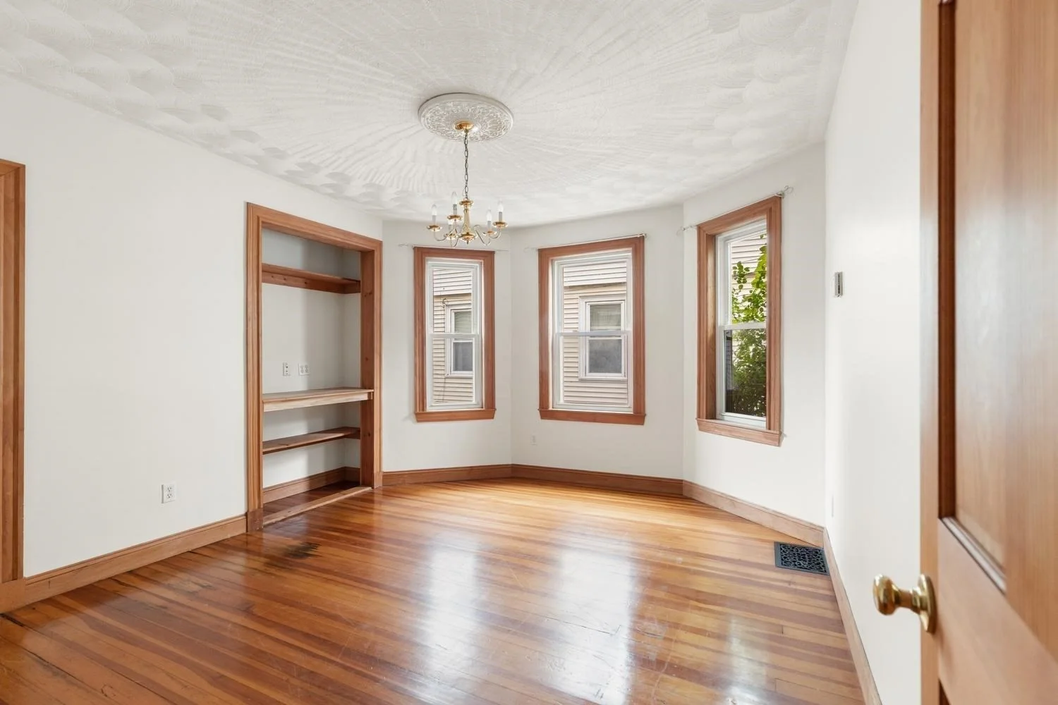 2 bed, 1 bath apartment for rent at 41 Montfern Ave Unit 1, Brighton