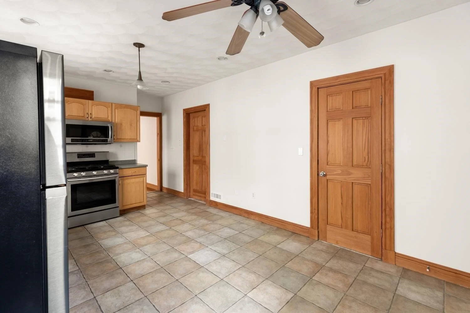 3 bed, 1 bath apartment for rent at 41 Montfern Ave Unit 1, Brighton — photo 16 of 22