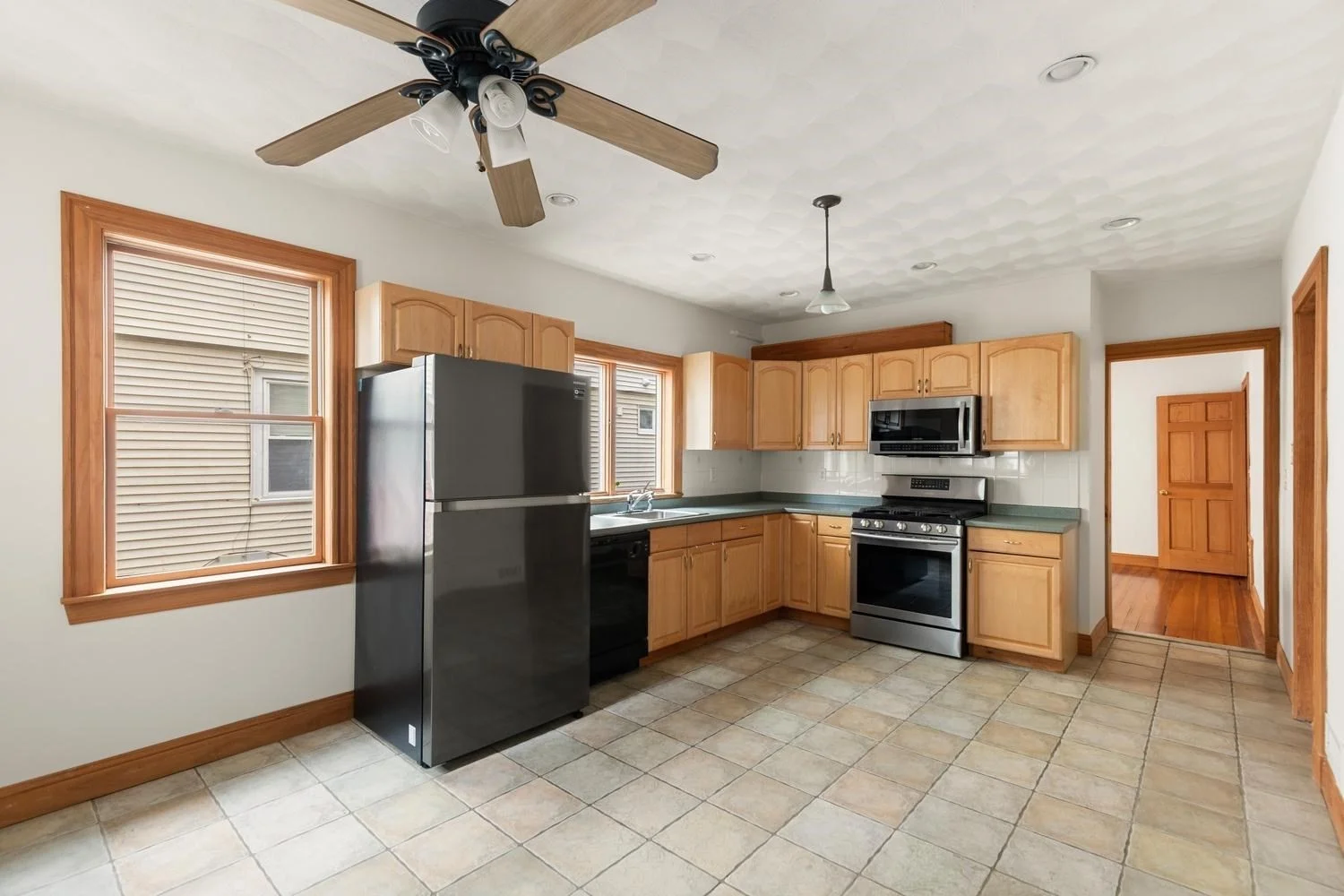 3 bed, 1 bath apartment for rent at 41 Montfern Ave Unit 1, Brighton — photo 13 of 22