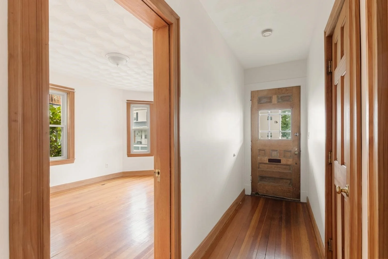 3 bed, 1 bath apartment for rent at 41 Montfern Ave Unit 1, Brighton — photo 4 of 22