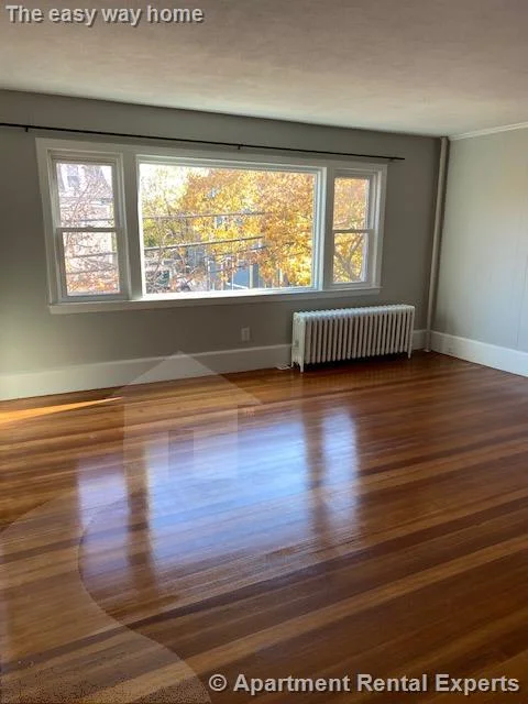 3 bed, 1 bath apartment for rent at 41 Mt Vernon St Unit 2, Sullivan Square — photo 2 of 9