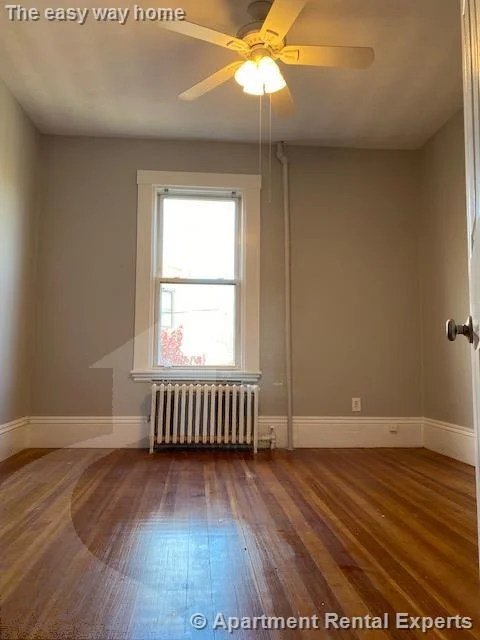 3 bed, 1 bath apartment for rent at 41 Mt Vernon St Unit 2, Sullivan Square — photo 4 of 9