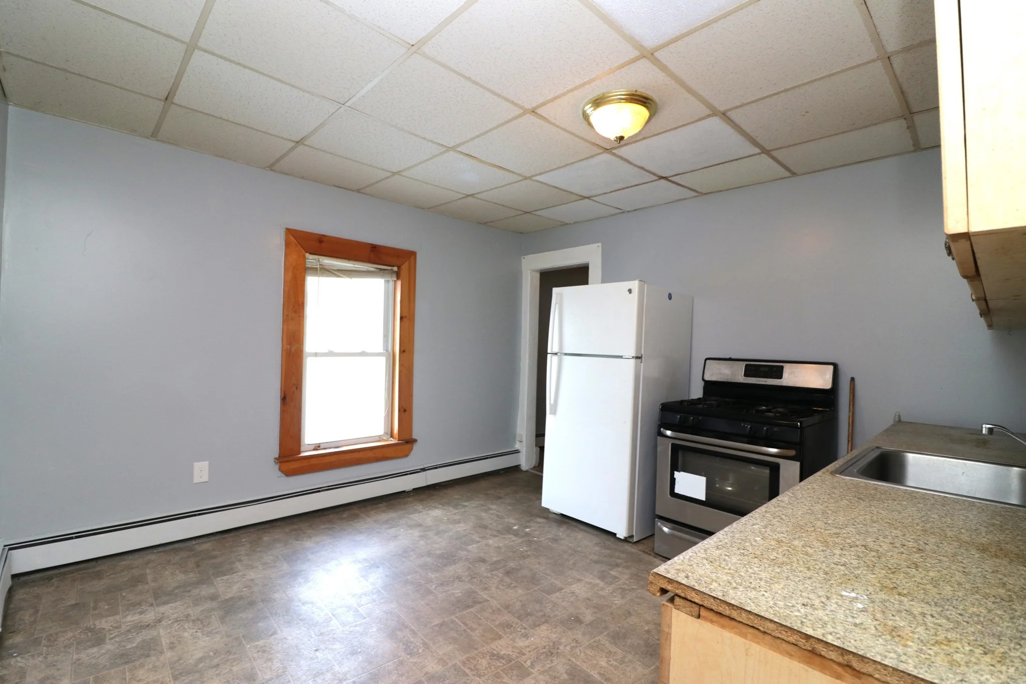 3 bed, 1 bath apartment for rent at 41 Nichols St Unit 2, Highlands — photo 2 of 9