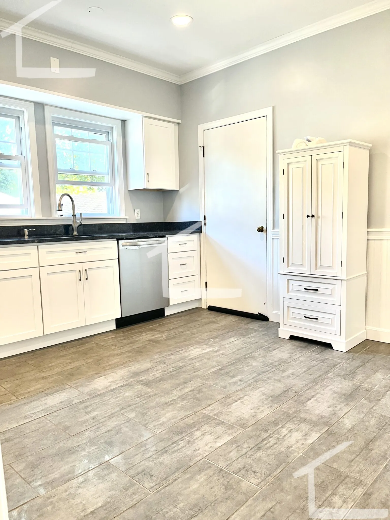 3 bed, 1 bath apartment for rent at 41 North Crescent Circuit Unit 2, Brighton — photo 1 of 29