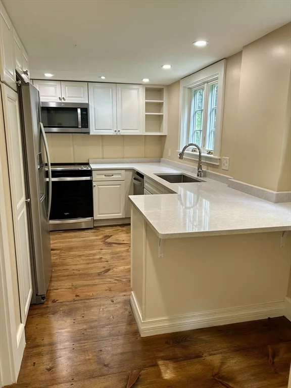3 bed, 2 bath apartment for rent at 41 North Great Rd Unit 41, Lincoln — photo 11 of 25