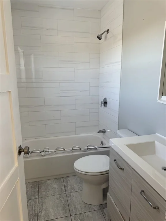 4 bed, 2 bath apartment for rent at 41 Oldfields Rd Unit 6, Dorchester — photo 18 of 19