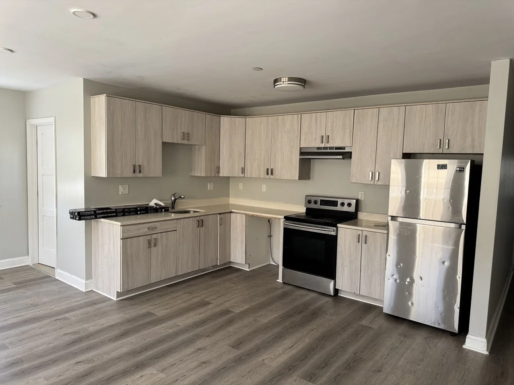 4 bed, 2 bath apartment for rent at 41 Oldfields Rd Unit 6, Dorchester — photo 4 of 19