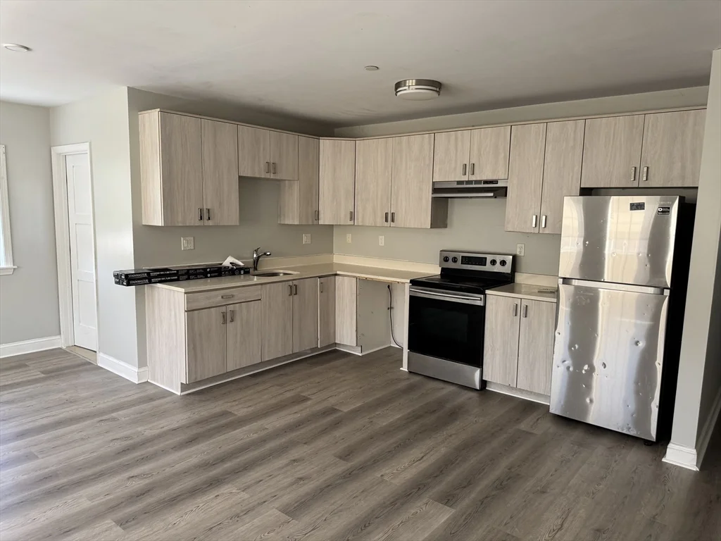 4 bed, 2 bath apartment for rent at 41 Oldfields Rd Unit 6, Dorchester — photo 15 of 19