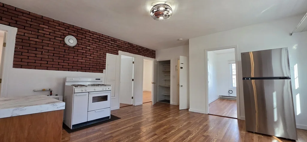 3 bed, 1 bath apartment for rent at 41 Orient St Unit 2, Worcester — photo 4 of 26