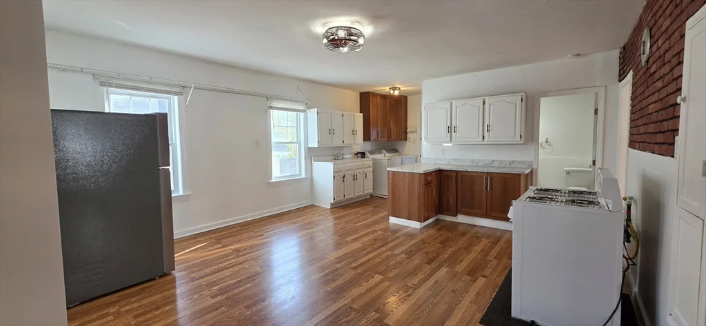 3 bed, 1 bath apartment for rent at 41 Orient St Unit 2, Worcester — photo 1 of 26