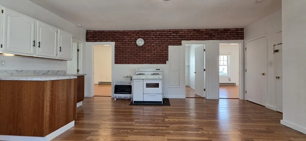 3 bed, 1 bath apartment for rent at 41 Orient St Unit 2, Worcester — photo 6 of 26