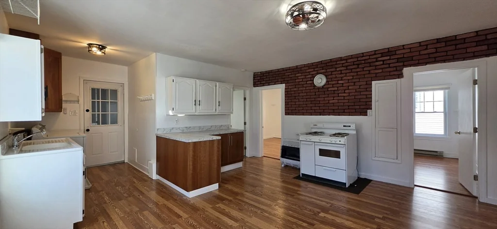 3 bed, 1 bath apartment for rent at 41 Orient St Unit 2, Worcester — photo 3 of 26