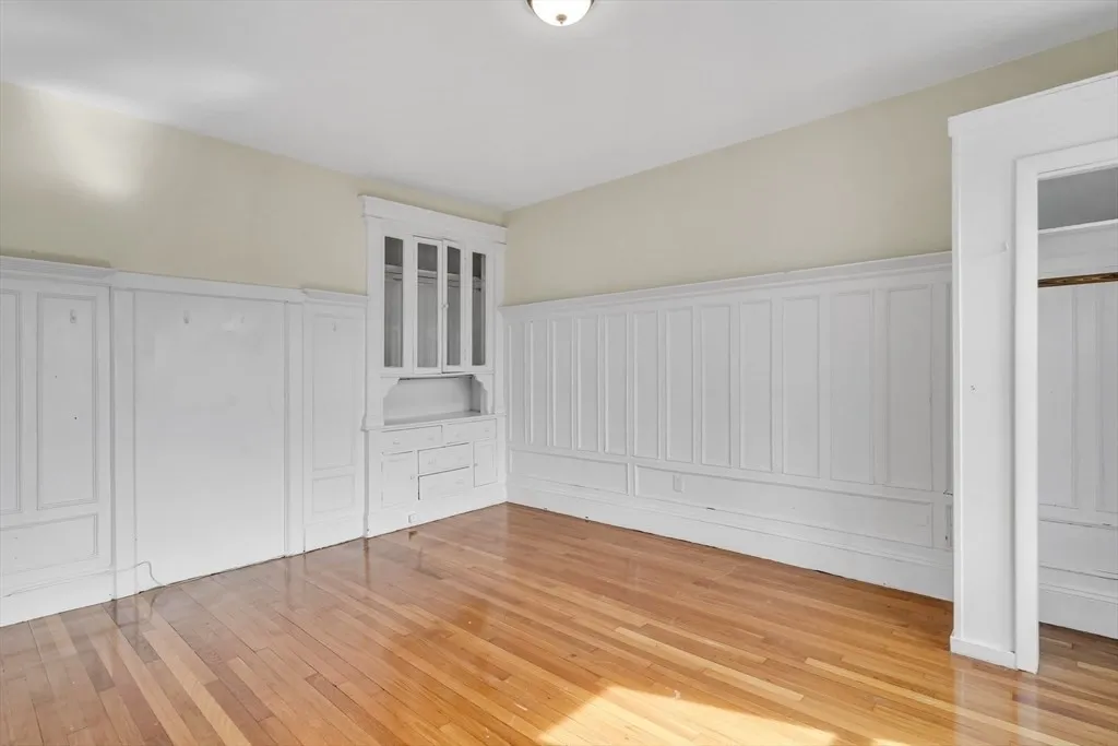 5 bed, 2 bath apartment for rent at 41 Orkney Rd Unit 2A, Brighton — photo 4 of 18