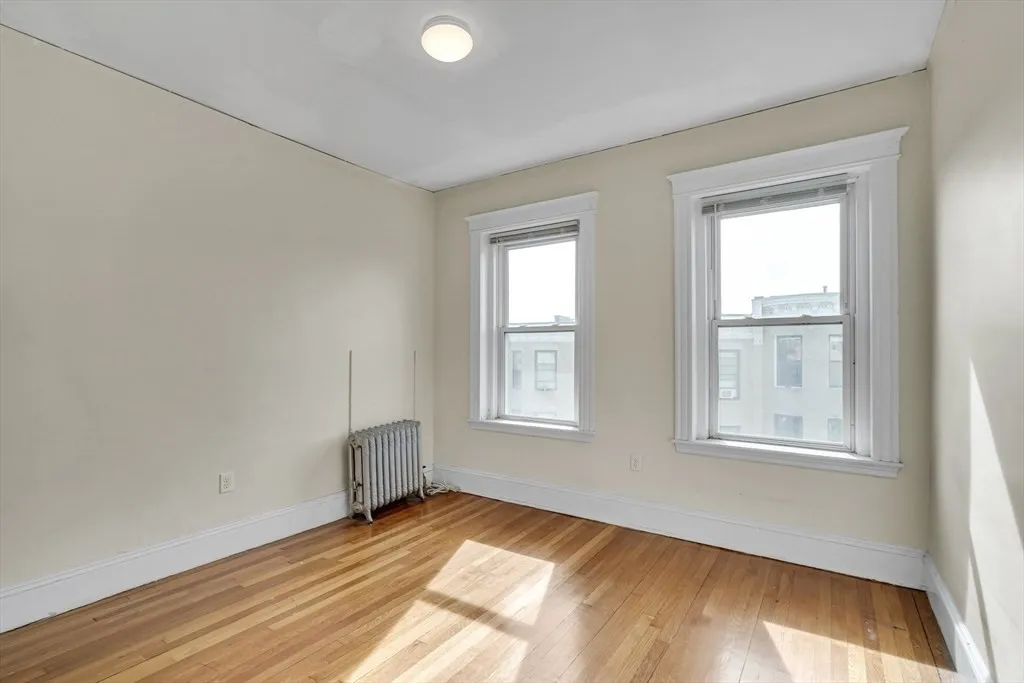 5 bed, 2 bath apartment for rent at 41 Orkney Rd Unit 2A, Brighton — photo 16 of 18