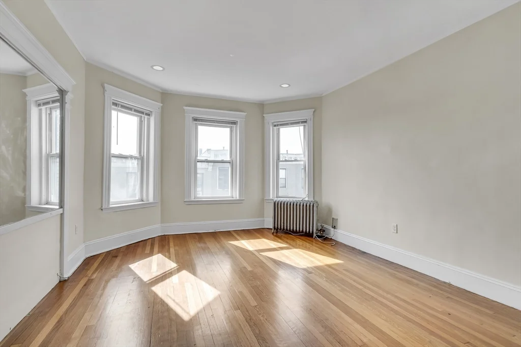 5 bed, 2 bath apartment for rent at 41 Orkney Rd Unit 3, Brighton — photo 12 of 21