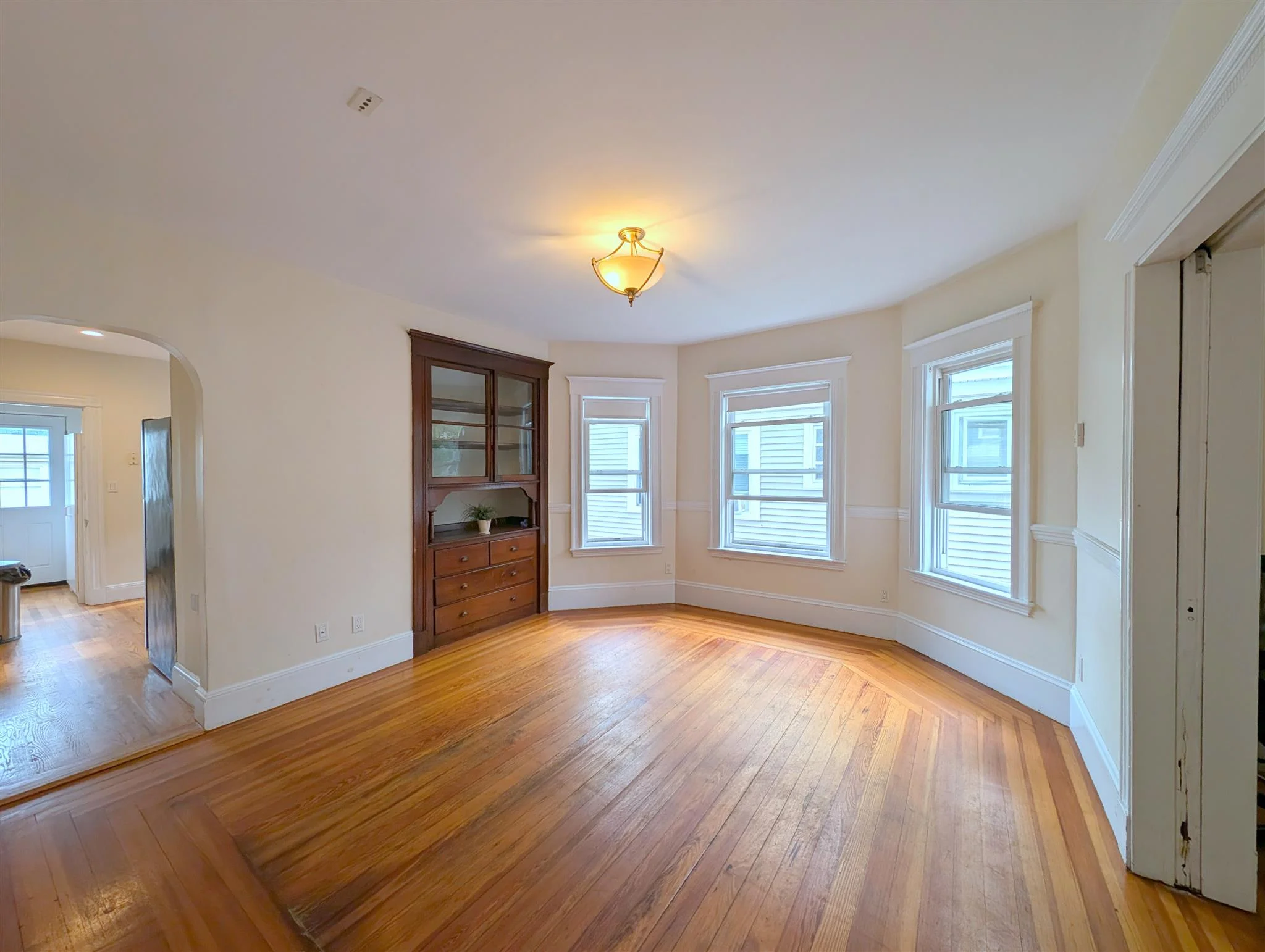 4.5 bed, 2 bath apartment for rent at 41 Ossipee Rd Unit 2, Davis Square — photo 4 of 24