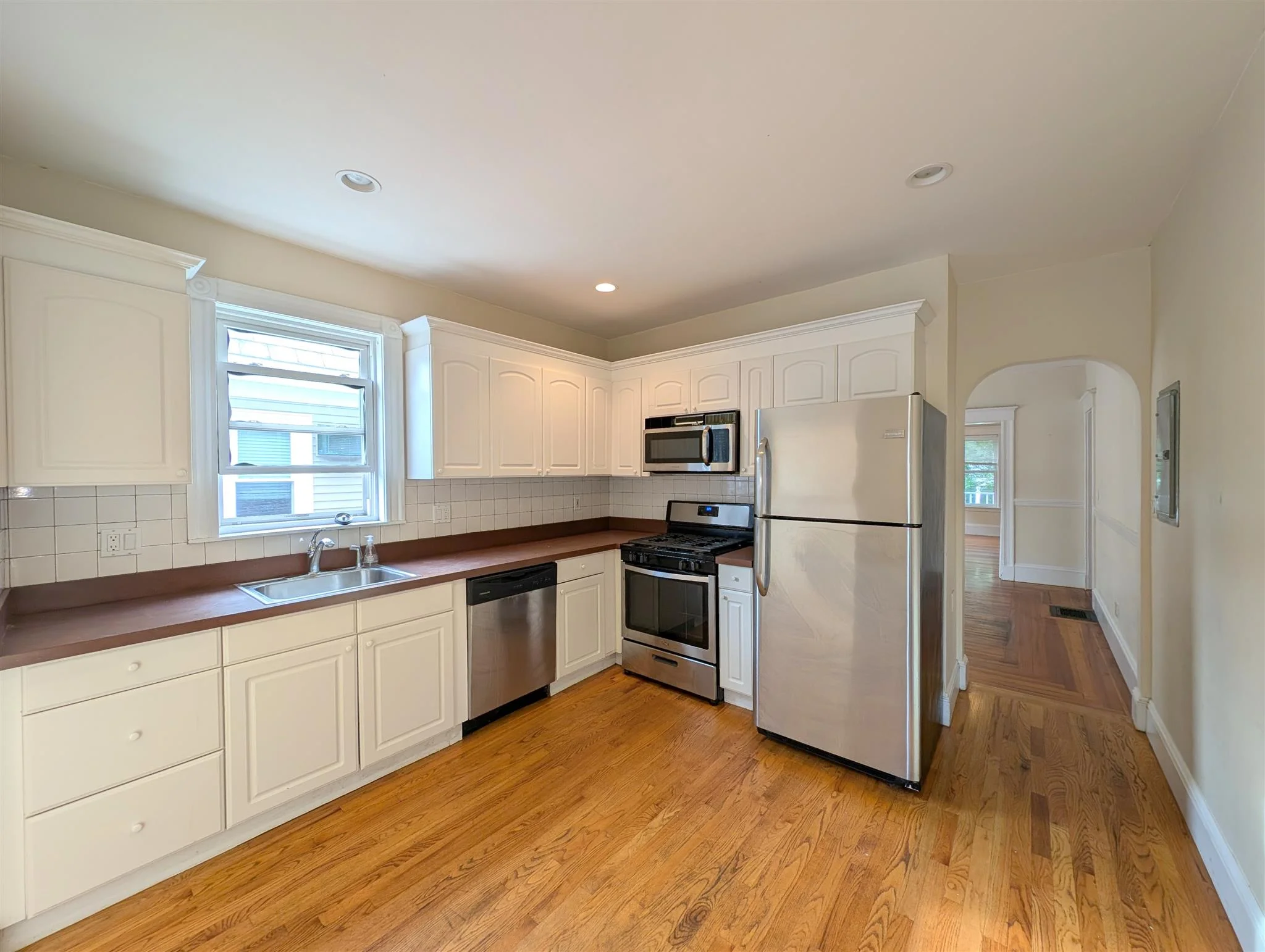 4.5 bed, 2 bath apartment for rent at 41 Ossipee Rd Unit 2, Davis Square — photo 3 of 24