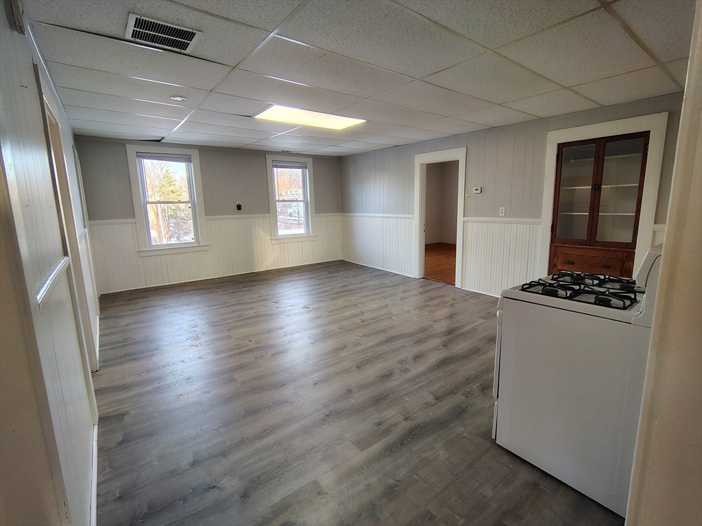 3 bed, 1 bath apartment for rent at 41 Park St Unit 3, Webster — photo 3 of 10