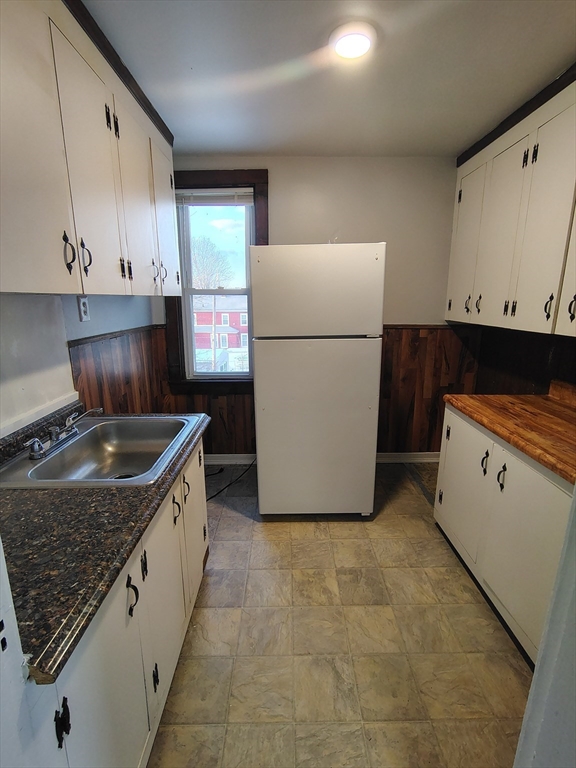 3 bed, 1 bath apartment for rent at 41 Park St Unit 3, Webster — photo 4 of 10