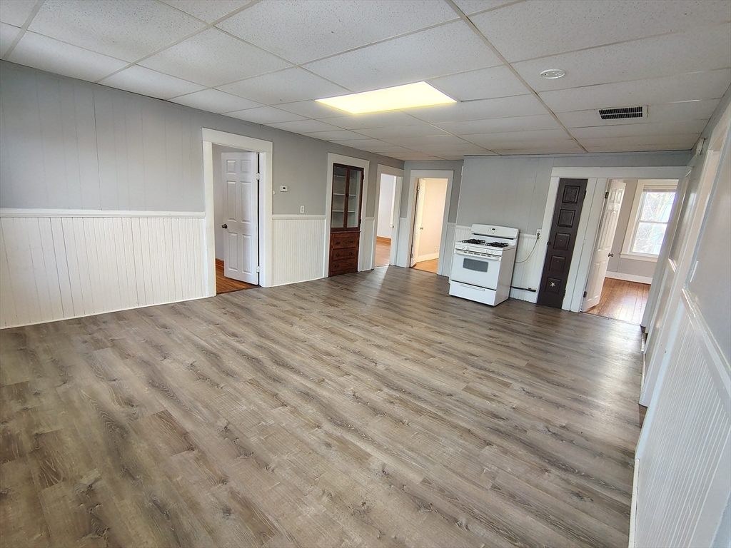 3 bed, 1 bath apartment for rent at 41 Park St Unit 3, Webster — photo 2 of 10