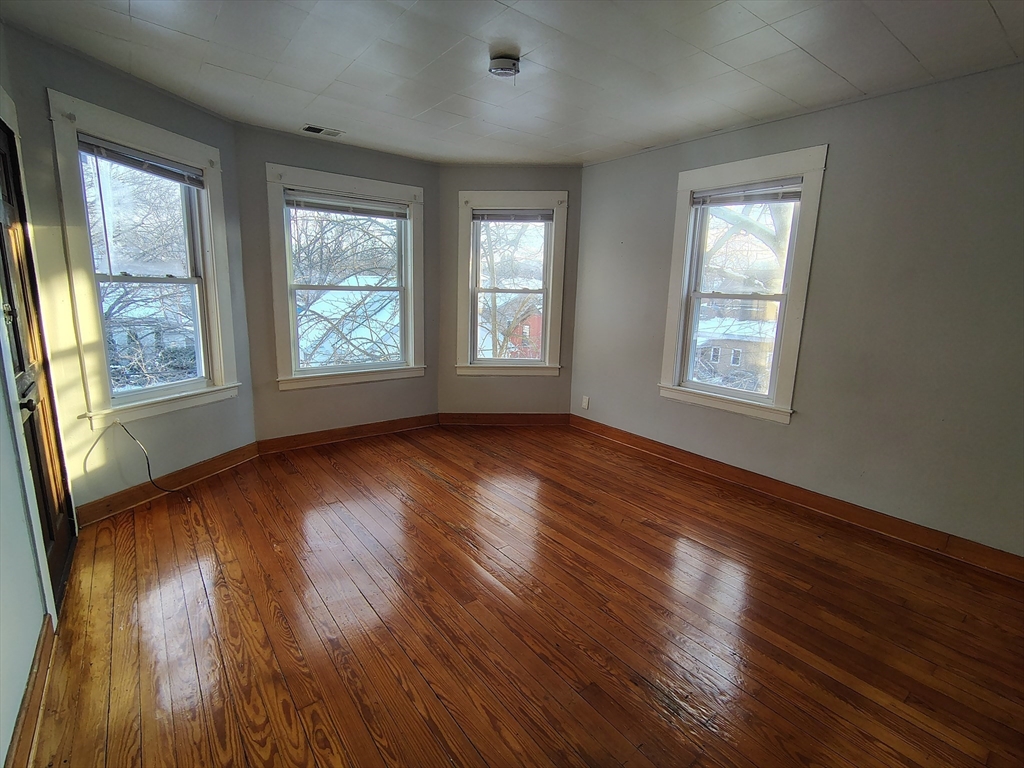 3 bed, 1 bath apartment for rent at 41 Park St Unit 3, Webster — photo 6 of 10