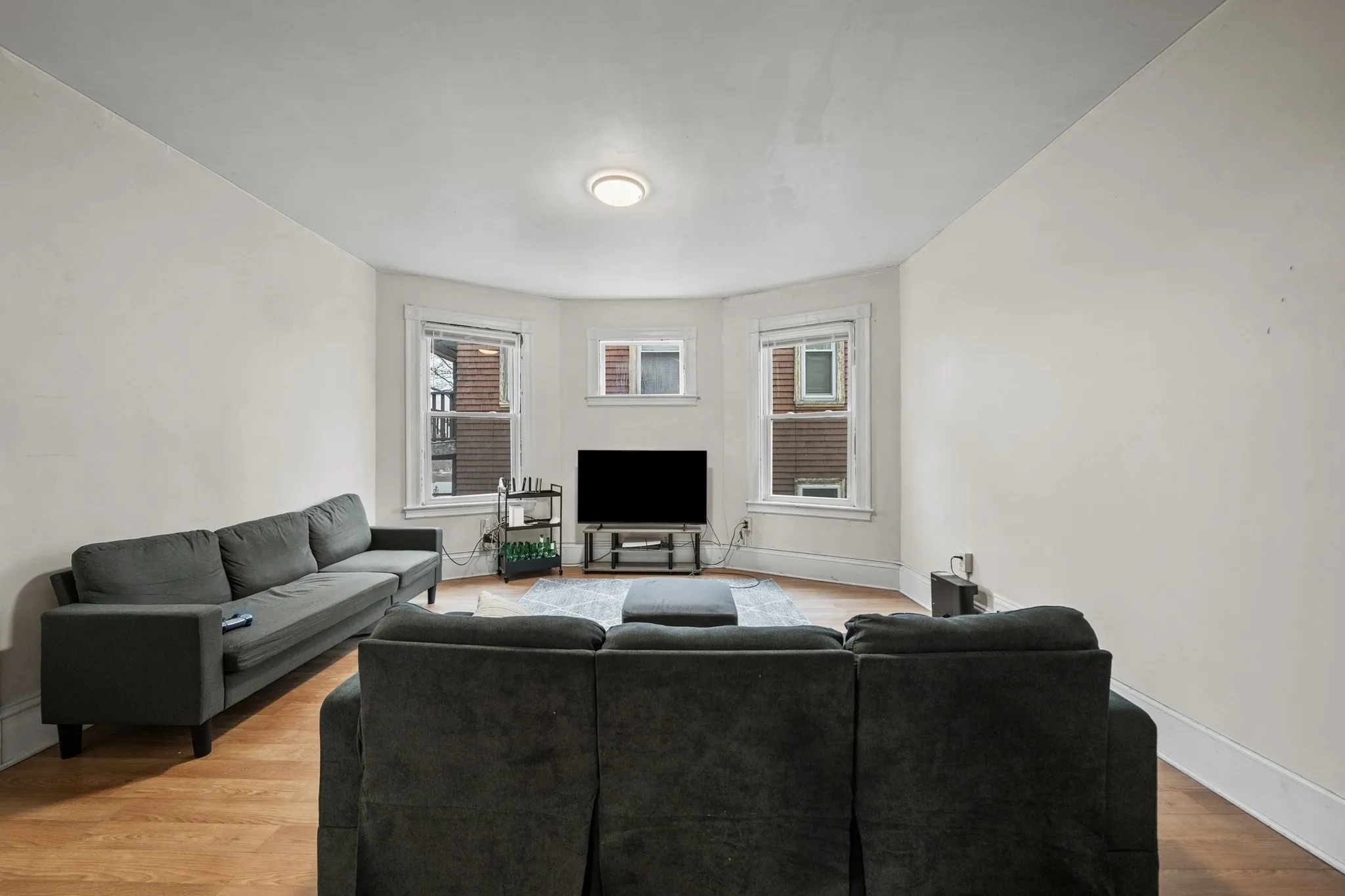 4 bed, 2 bath apartment for rent at 41 Parker Hill Ave Unit 1, Mission Hill — photo 4 of 15