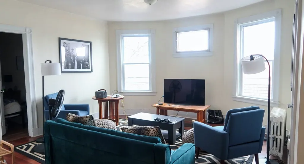 4 bed, 2 bath apartment for rent at 41 Parker Hill Ave Unit 1, Mission Hill — photo 2 of 11