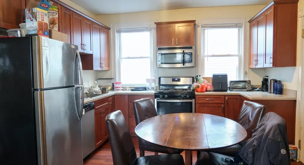 4 bed, 2 bath apartment for rent at 41 Parker Hill Ave Unit 1, Mission Hill — photo 3 of 11