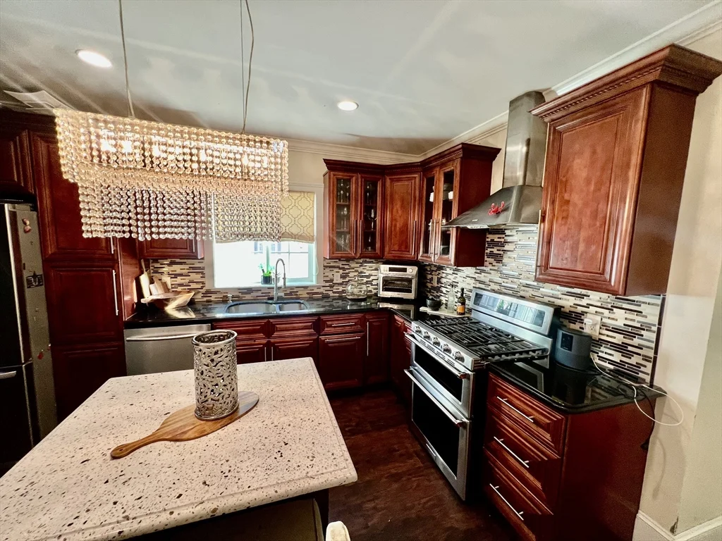 3 bed, 1 bath apartment for rent at 41 Pearl St Unit 2, Everett — photo 2 of 26