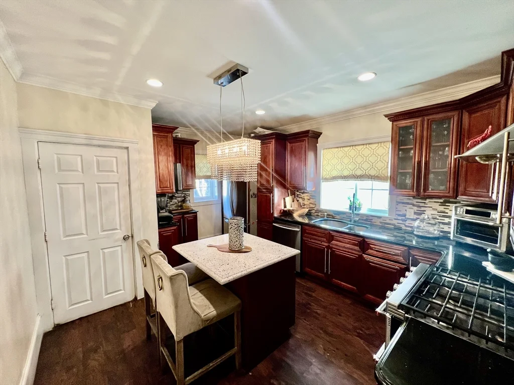 3 bed, 1 bath apartment for rent at 41 Pearl St Unit 2, Everett — photo 3 of 26
