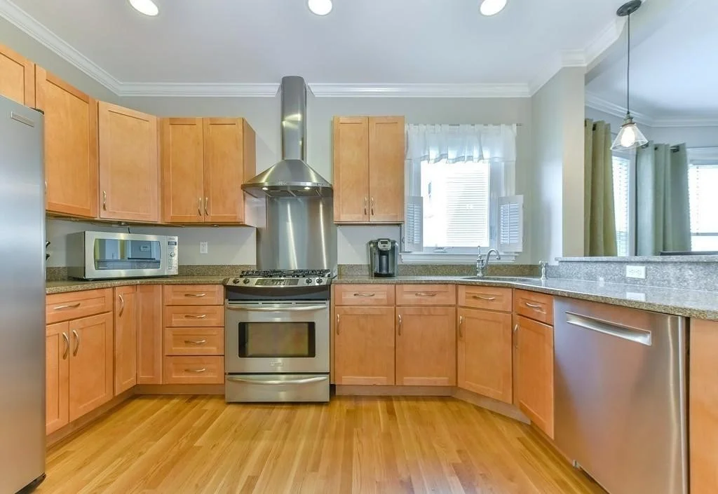 3 bed, 1 bath apartment for rent at 41 Pearl St Unit 3, Dorchester — photo 1 of 9