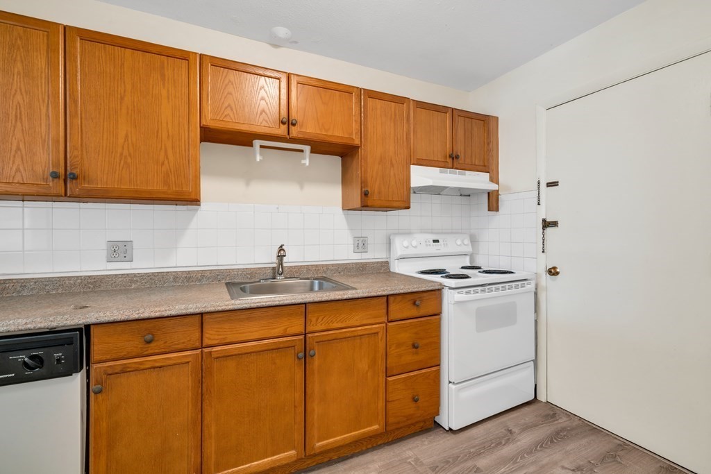1 bed, 1 bath apartment for rent at 41 Revere St Unit 1, Revere — photo 2 of 8