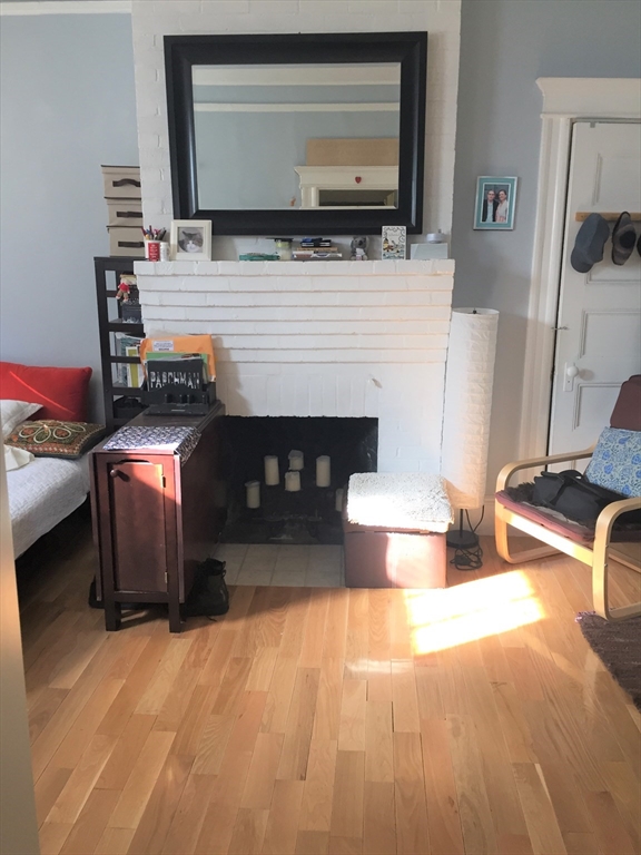 Studio bed, 1 bath apartment for rent at 41 Revere St Unit 5, Beacon Hill — photo 3 of 6
