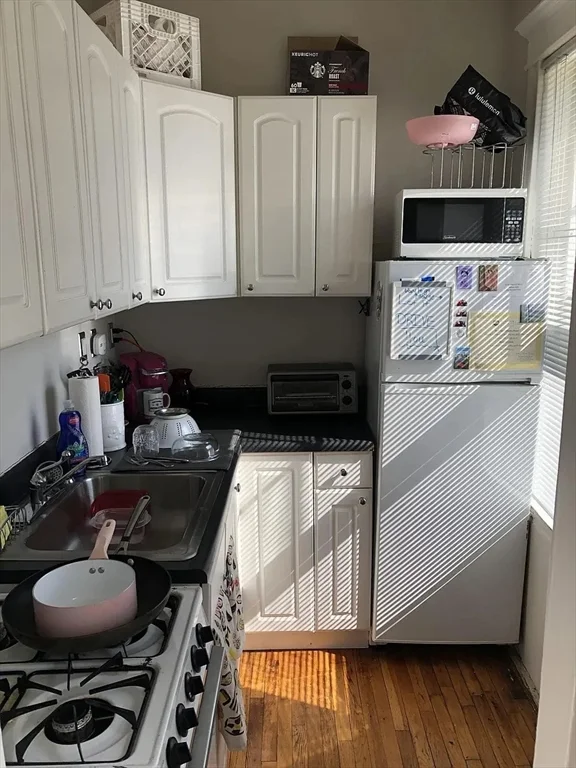 Studio bed, 1 bath apartment for rent at 41 Revere St Unit 7, Beacon Hill — photo 4 of 9