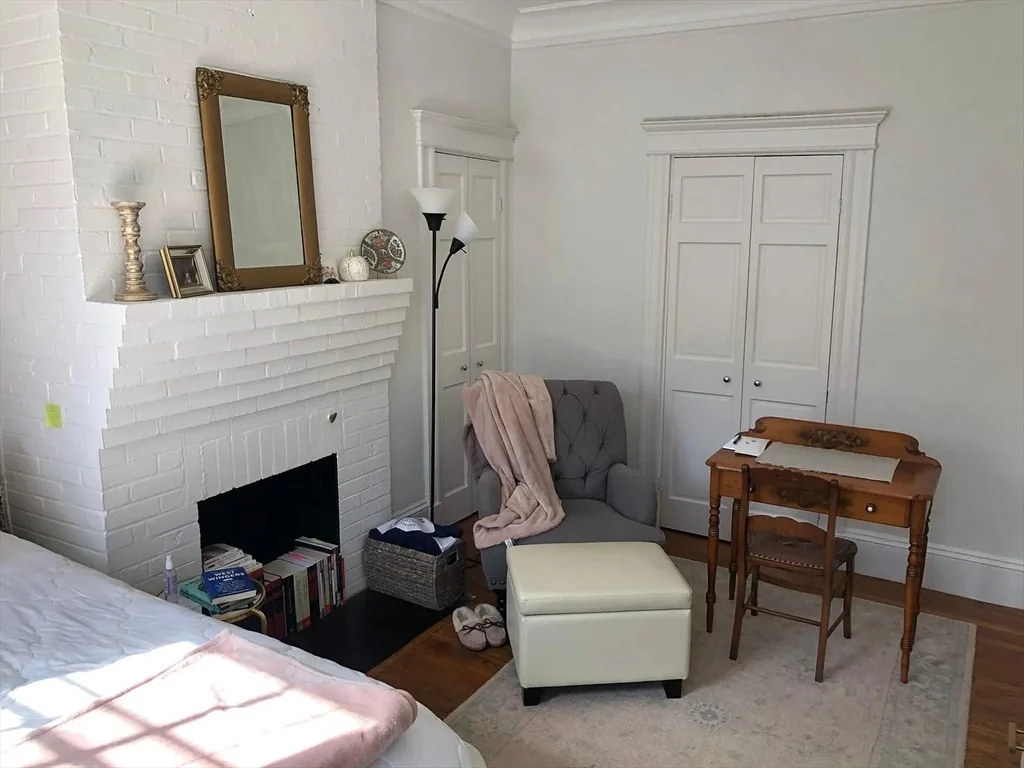 Studio bed, 1 bath apartment for rent at 41 Revere St Unit 7, Beacon Hill — photo 3 of 9