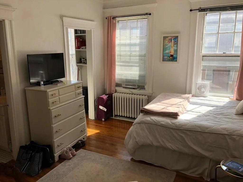 Studio bed, 1 bath apartment for rent at 41 Revere St Unit 7, Beacon Hill — photo 2 of 9