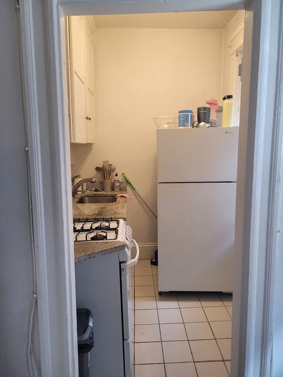 Studio bed, 1 bath apartment for rent at 41 Revere Unit 3, Beacon Hill — photo 4 of 10