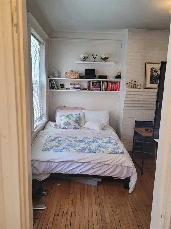 Studio bed, 1 bath apartment for rent at 41 Revere Unit 3, Beacon Hill — photo 3 of 10