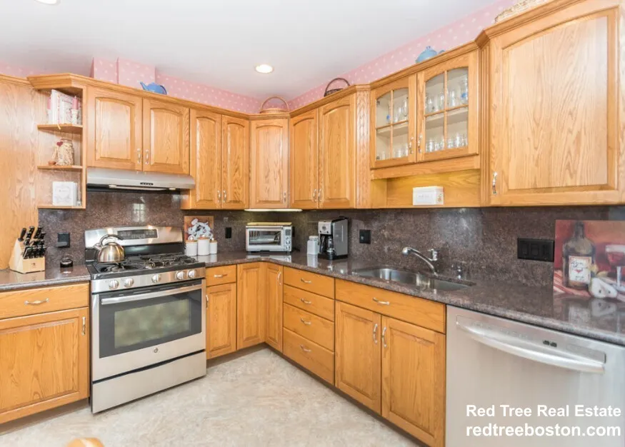 3 bed, 2 bath apartment for rent at 39-41 Rich St Unit 1, Banks Square