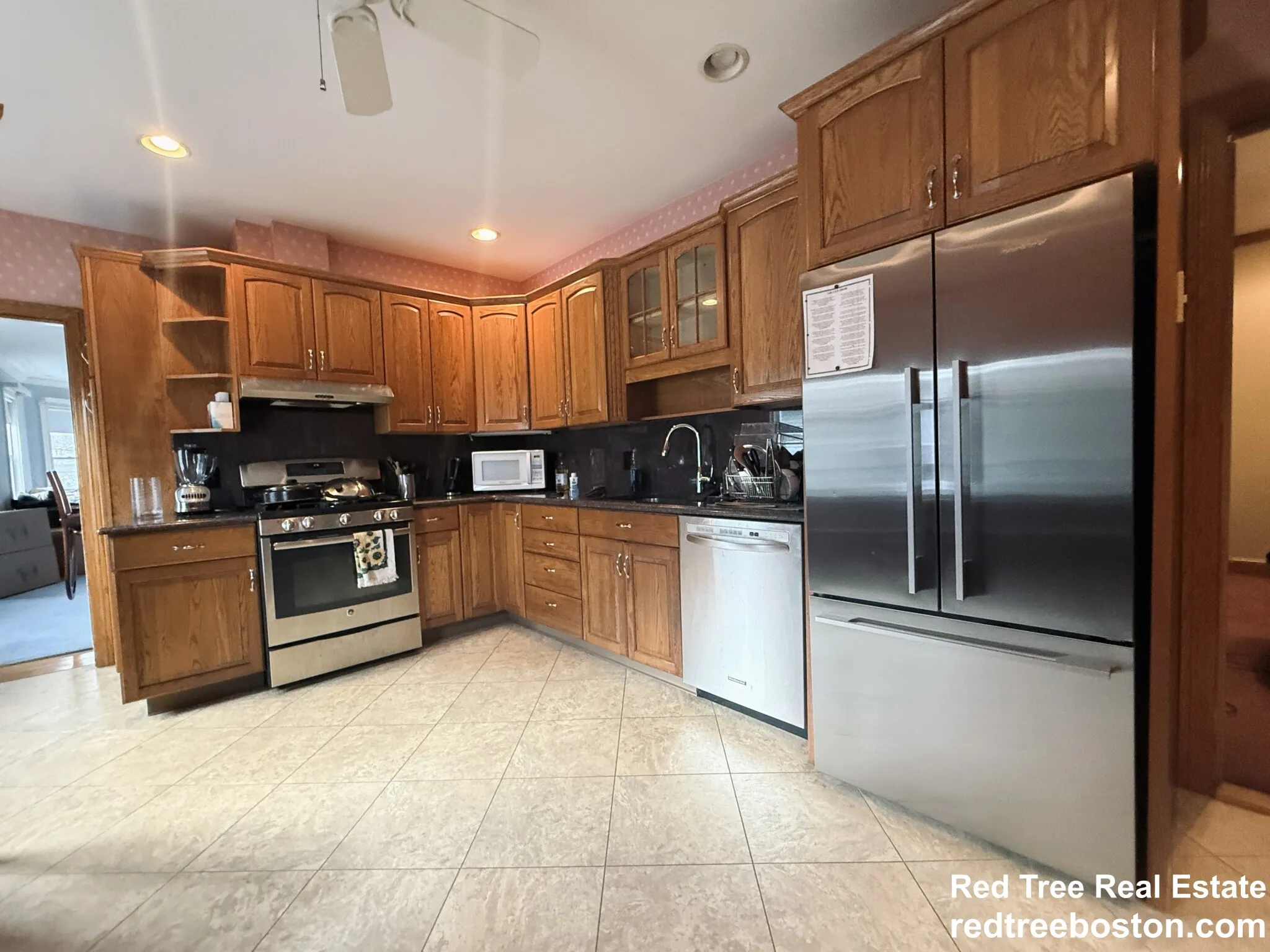 3 bed, 2 bath apartment for rent at 39-41 Rich St Unit 1, Banks Square — photo 2 of 23