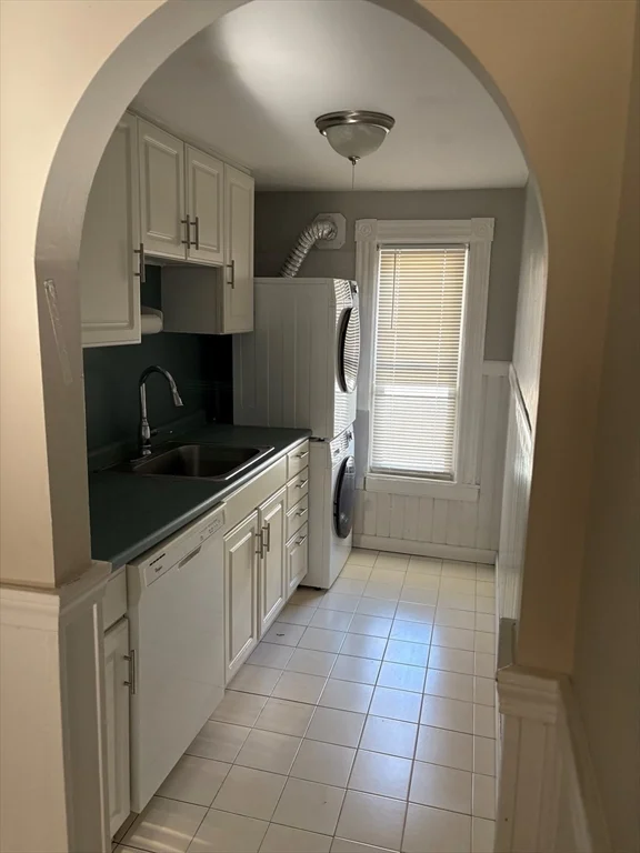 2 bed, 1 bath apartment for rent at 41 Richmond Ave Unit 1, Worcester — photo 4 of 19