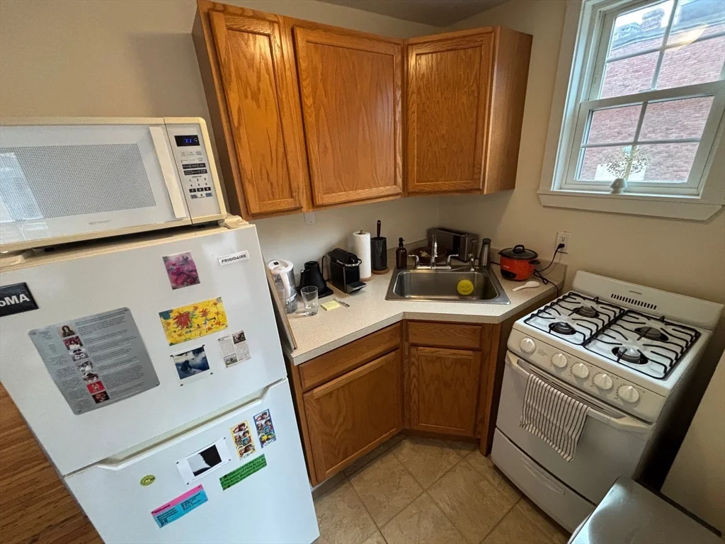 1 bed, 1 bath apartment for rent at 41 S Russell St Unit 4, Beacon Hill — photo 5 of 13