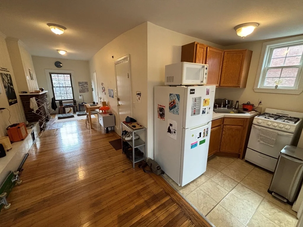 1 bed, 1 bath apartment for rent at 41 S Russell St Unit 4, Beacon Hill — photo 7 of 13