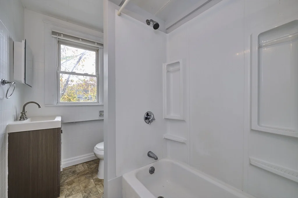 3 bed, 1 bath apartment for rent at 41 Salem St Unit 2L, Salem — photo 12 of 18