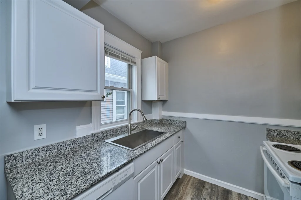 3 bed, 1 bath apartment for rent at 41 Salem St Unit 2L, Salem — photo 3 of 18