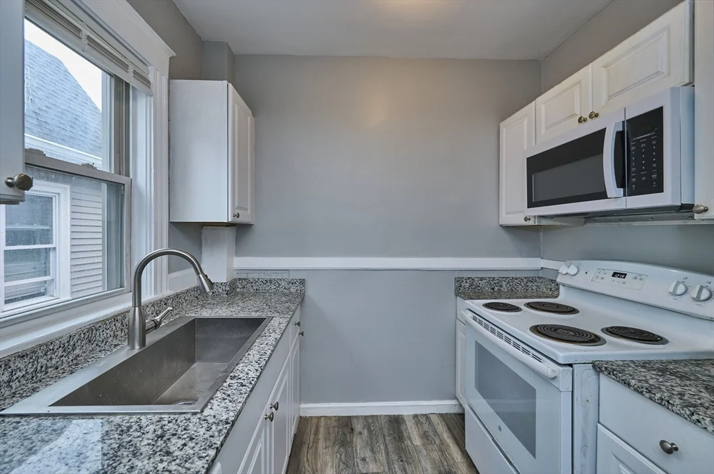 3 bed, 1 bath apartment for rent at 41 Salem St Unit 2L, Salem